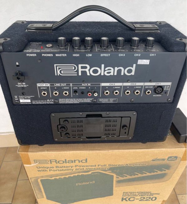 ROLAND KC-220 Loa đa năng cho đàn phím