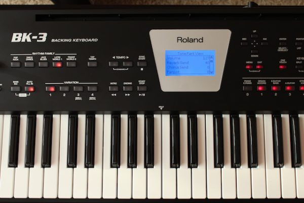 ROLAND BK3 Đàn Organ bàn phím điện tử