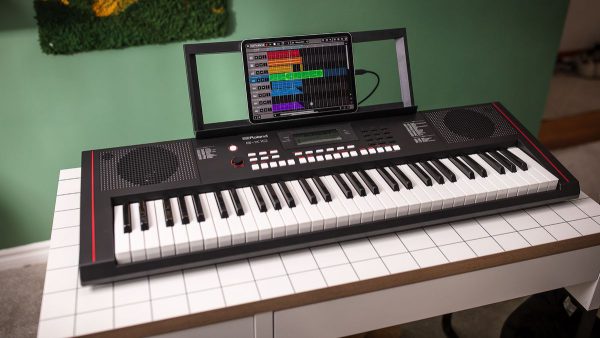 ROLAND E-X10 Đàn phím điện tử có loa