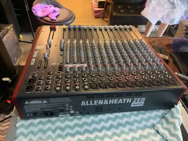 ALLEN&HEATH ZED16FX 1