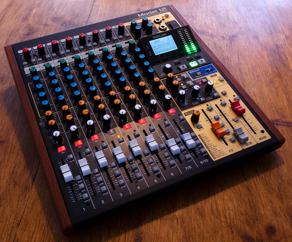 tascam model 12 ban tron thu am 1