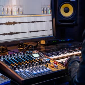 tascam model 12 ban tron thu am
