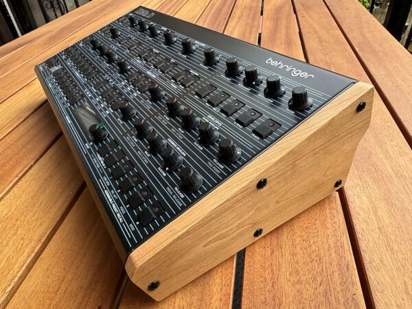 behringer ub xa d polyphonic analogue synthesizer 4