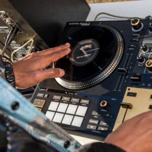 Hercules DJControl Inpulse T7 Premium Edition 1