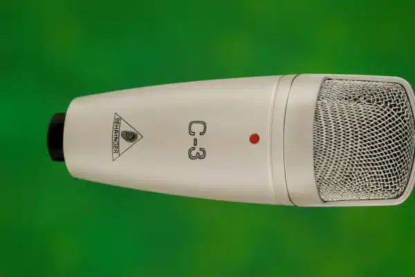 Behringer C3 with new background