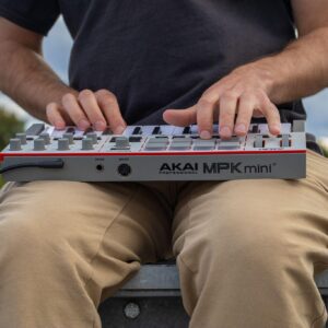 akai mpkmini4 grey 3