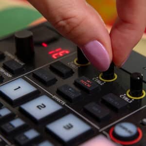 ROLAND P-6 Thiết Bị Lấy Mẫu Âm Thanh AIRA Compact Creative Sampler roland p 6 aira compact creative sampler 1