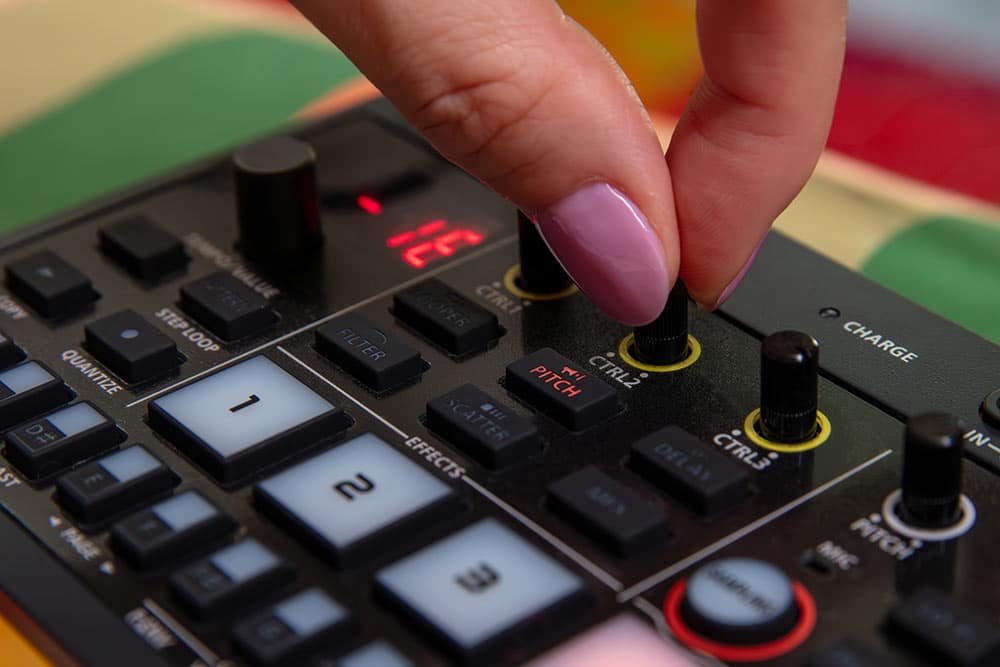 ROLAND P-6 Thiết Bị Lấy Mẫu Âm Thanh AIRA Compact Creative Sampler roland p 6 aira compact creative sampler 1