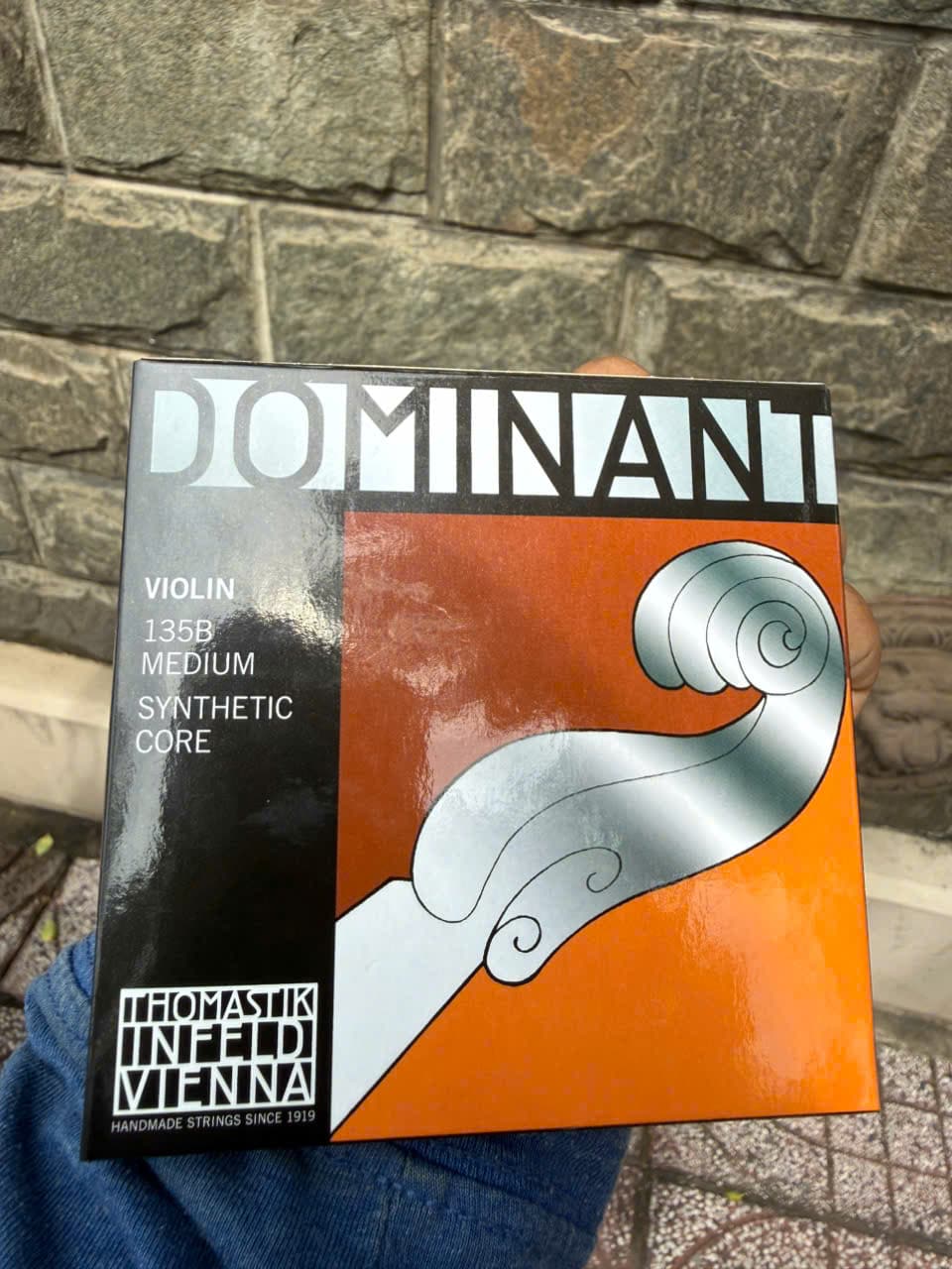 Dây Đàn Violin Thomastik-Infeld Dominant 135B – Bộ Dây Violin 4/4 Medium day dan violin dominant 135b 1
